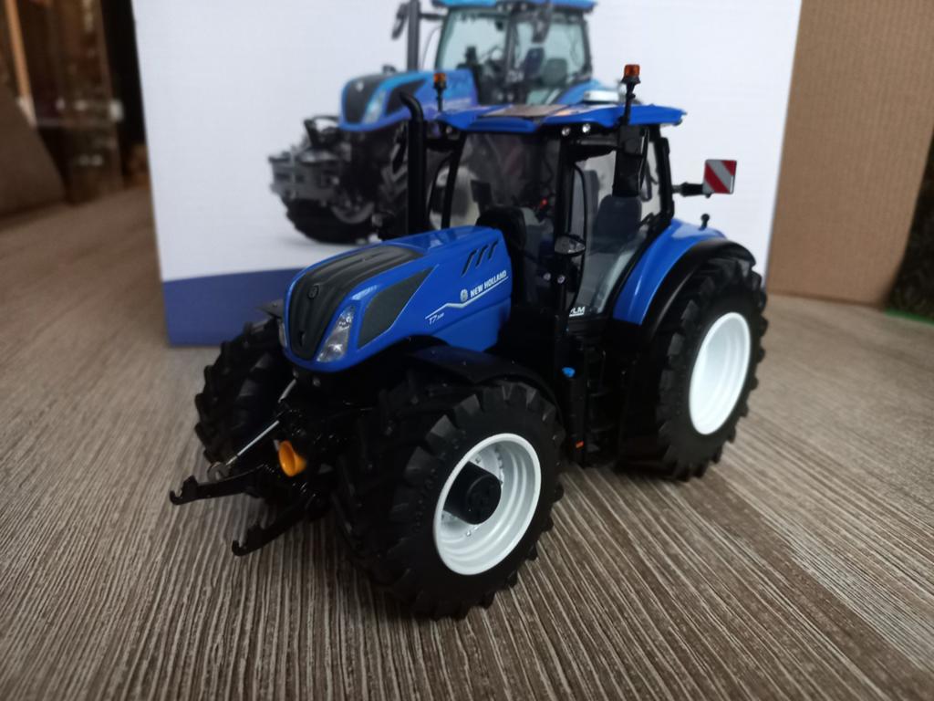 New Holland T7.300 Verbouwd UH, Ophalen of Verzenden, Nieuw, Tractor of Landbouw, Universal Hobbies