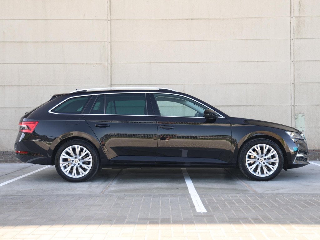 Skoda Superb Combi 1.4 TSI iV Style 218 pk DSG | Dealer onde, Auto's, Skoda, Stof, Gebruikt, 4 cilinders, Zwart