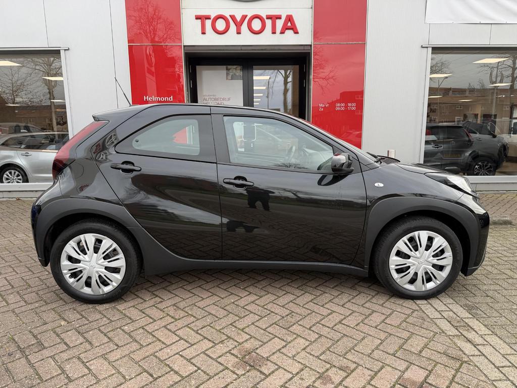 Toyota Aygo X 1.0 VVT-i MT Play Achteruitrij camera | Naviga, Gebruikt, 920 kg, 4 stoelen, Zwart