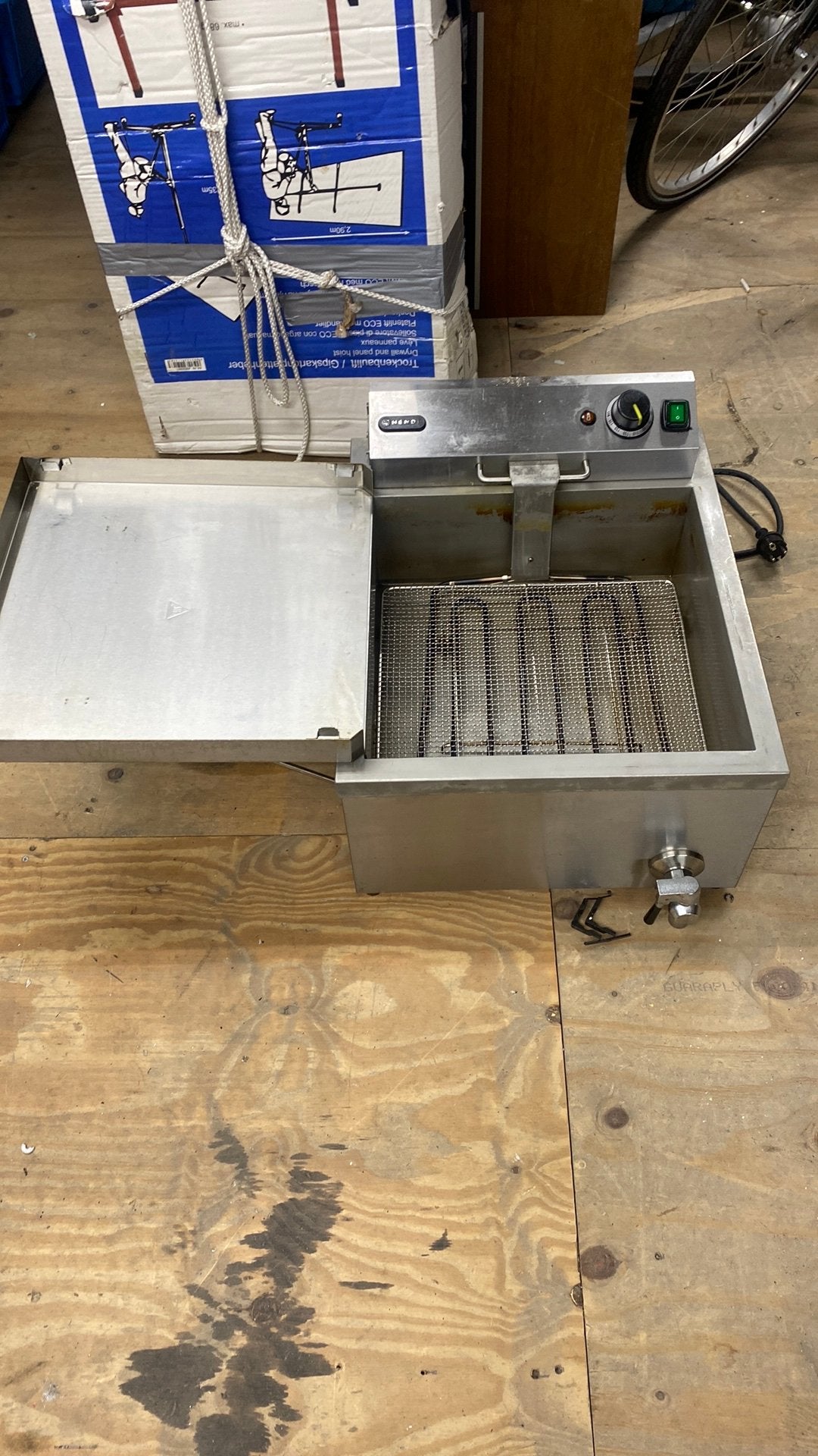 Te koop Hendi 12 liter frituurpan type Doughnut Deep Fryer, 4 liter of meer, Ophalen of Verzenden, Gebruikt
