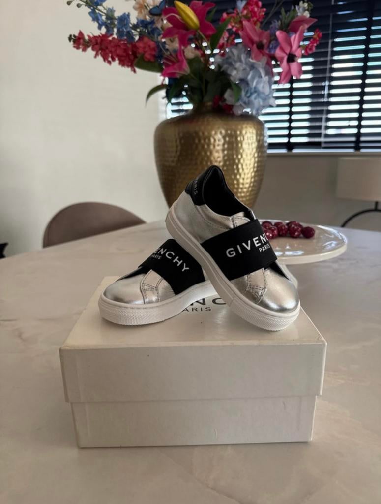 Schoenen Givenchy, Wit, Nieuw, Ophalen of Verzenden, Sneakers of Gympen