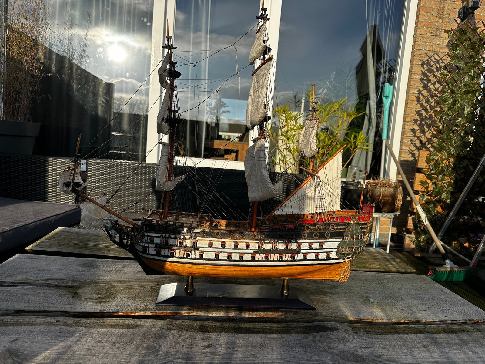 Gedetailleerd schaalmodel historisch HMS royal Charles, Ophalen, Zo goed als nieuw