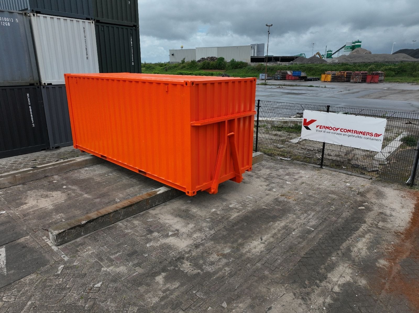 VERNOOY ZEECONTAINER MET SLEDE, Dave Vernooij, Dave@vernooy.nl, Kellensedwarsweg 9
4004 JC  Tiel, NL