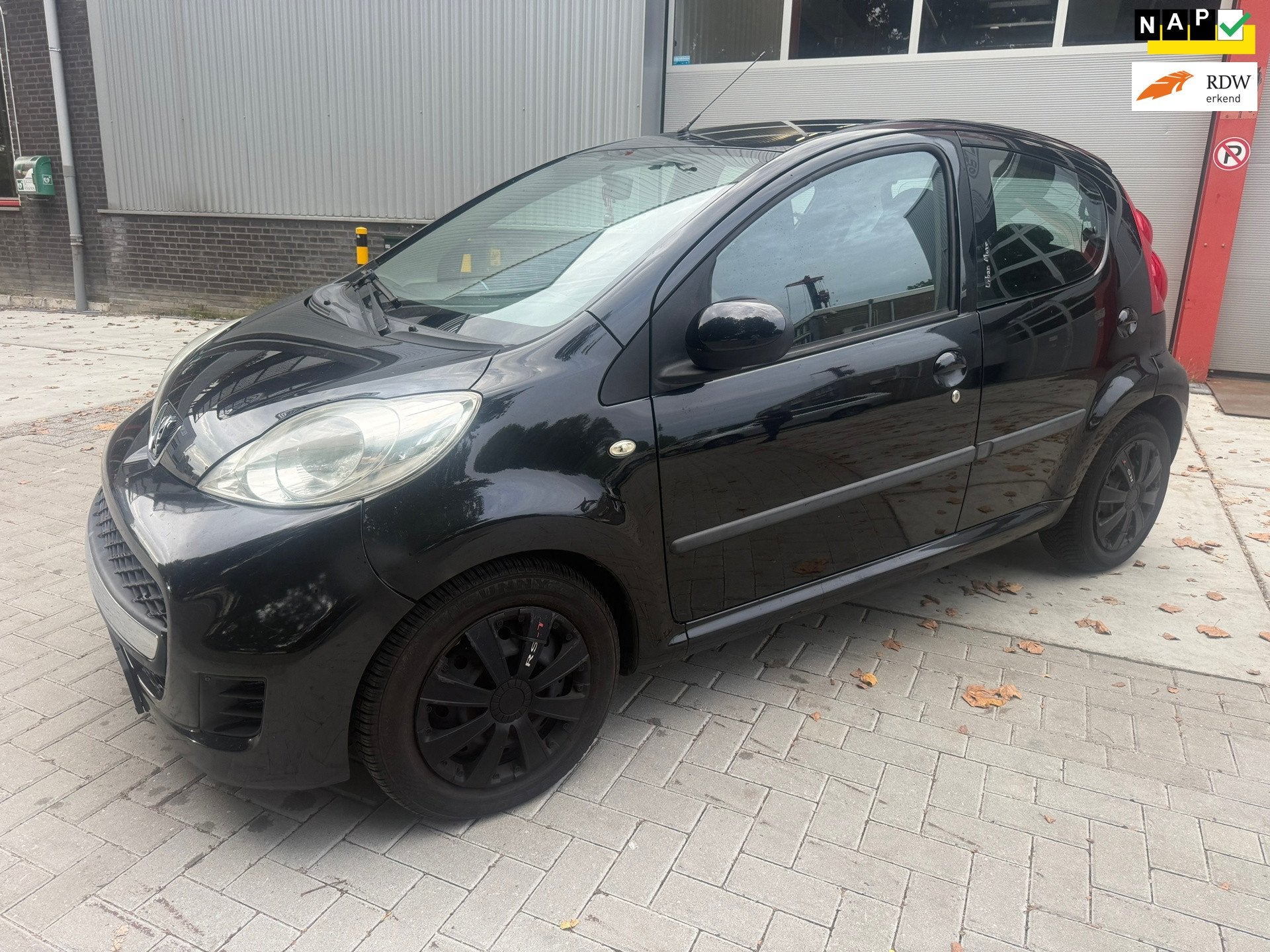 Peugeot 107 1.0-12V Urban Move, Auto's, Voorwielaandrijving, Gebruikt, 4 stoelen, Origineel Nederlands