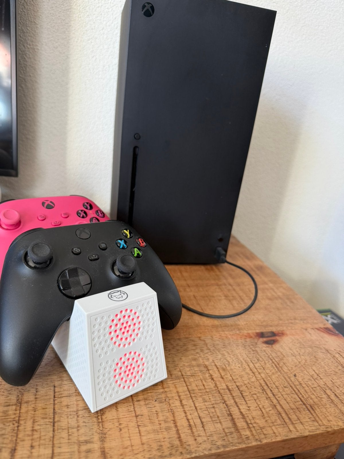 Foto 6 van Xbox series X 1tb + 2 controllers, headset, oplaadstation