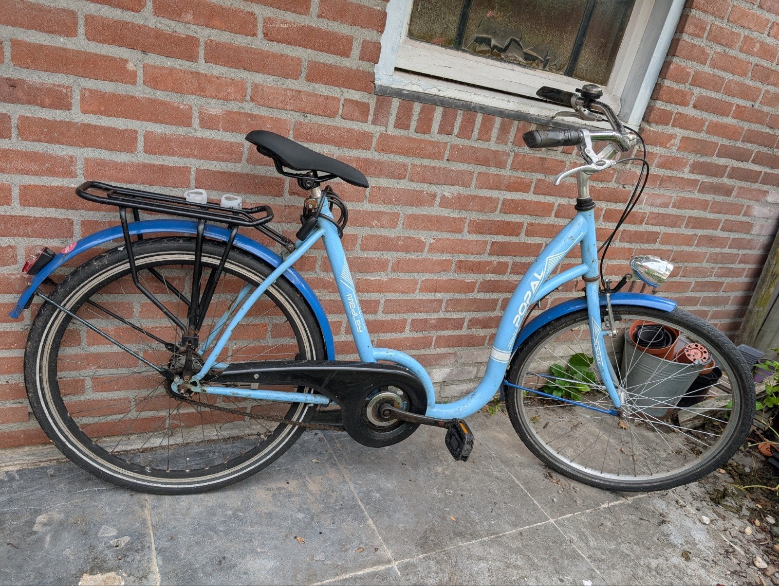 Degelijke stadsfiets - Nieuw zadel, werkende verlichting