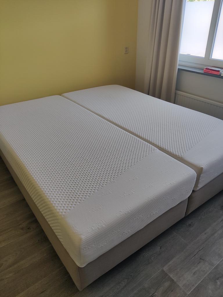 Tempur boxspring met matrassen 180x210cm beige/zand z.g.a.n., Huis en Inrichting, Slaapkamer | Matrassen en Bedbodems, Ophalen