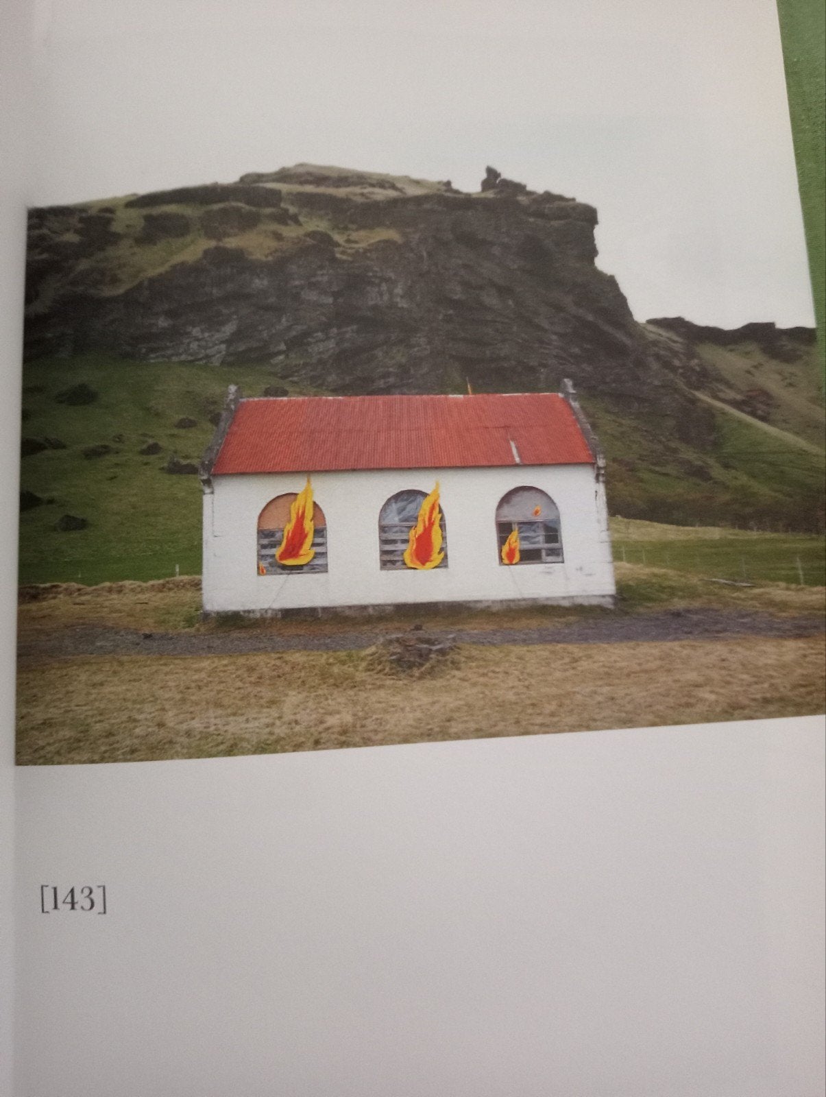 APRIORI! - Kunstboek in zeer redelijke staat, Ophalen of Verzenden, Gelezen