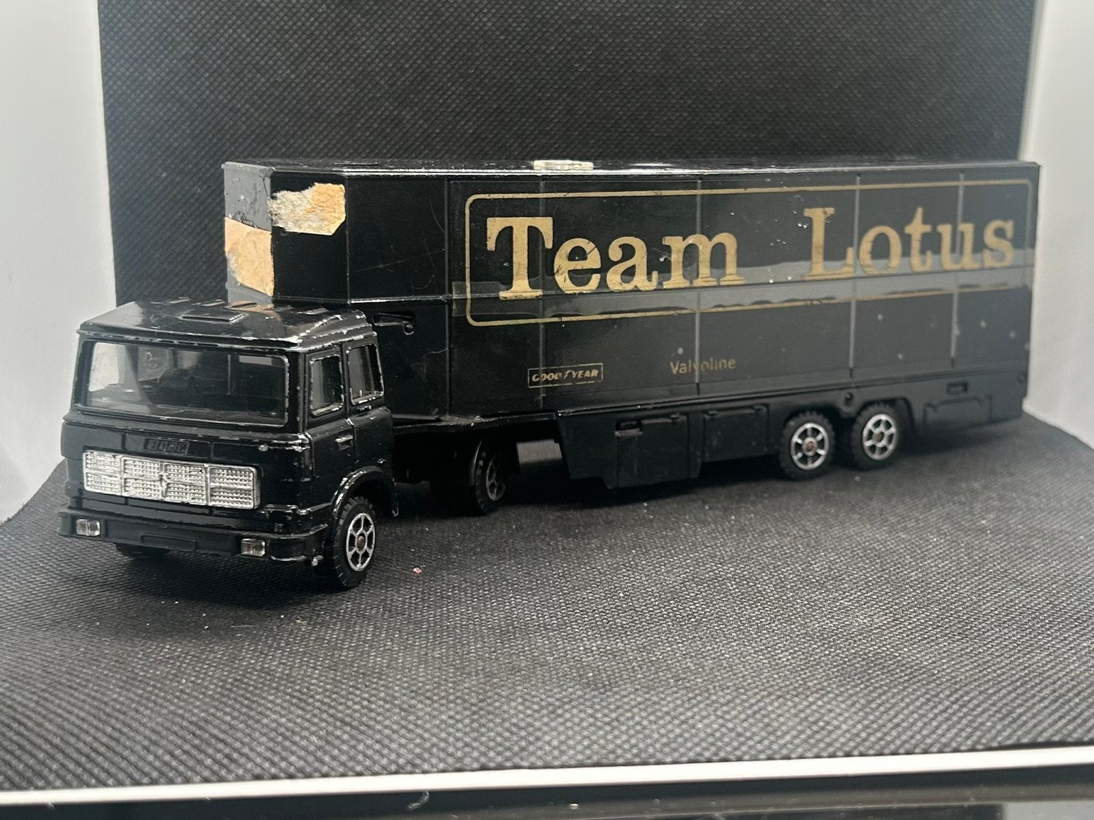 Polistil Fiat Truck Team Lotus, Hobby en Vrije tijd, Modelauto's | 1:50, Verzenden, Zo goed als nieuw, Bus of Vrachtwagen, Overige merken