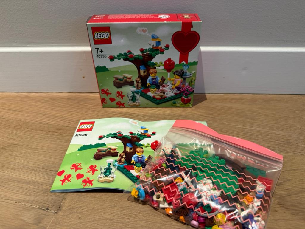 LEGO Romantic Valentine Picknick, Kinderen en Baby's, Speelgoed | Duplo en Lego, Overige thema's, Lego, Ophalen of Verzenden, Zo goed als nieuw