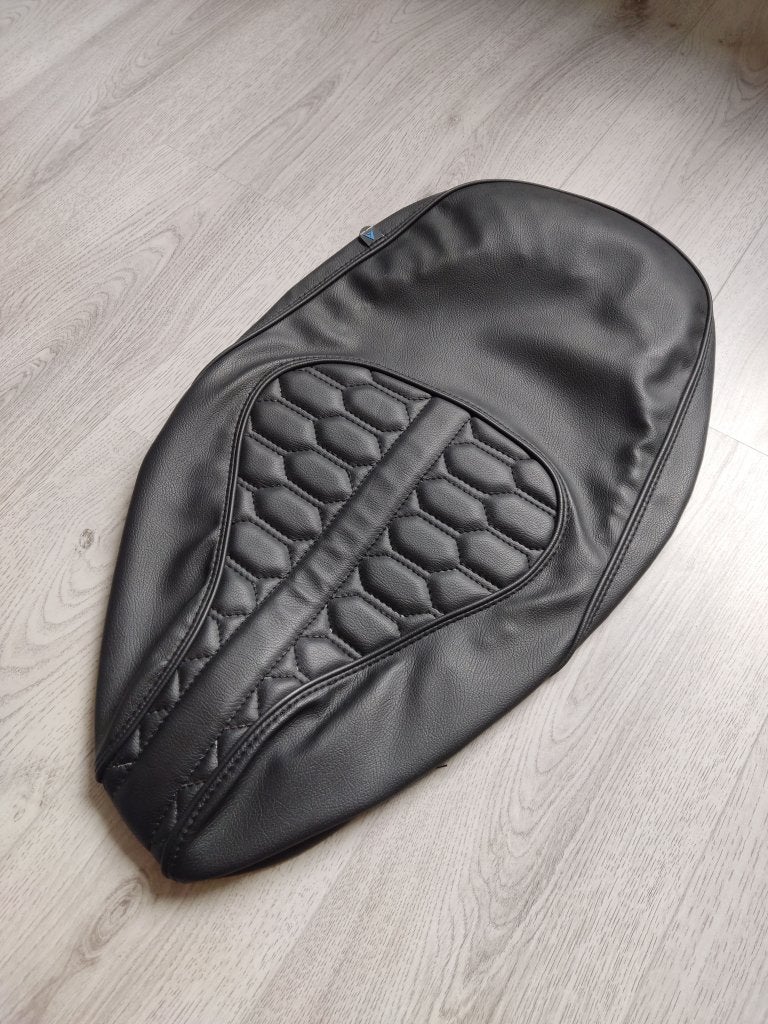 Zadelhoes buddydek Vespa Sprint Primavera zwart custom NIEUW, Fietsen en Brommers, Brommeronderdelen | Scooters, Info@jynkx.com