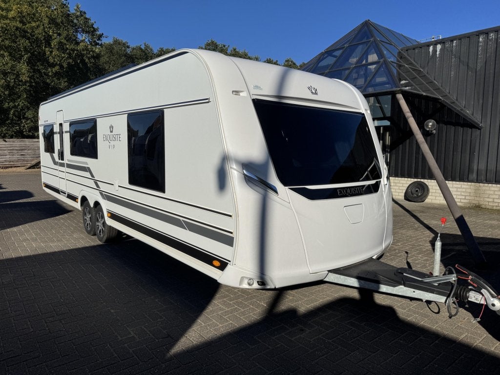 LMC Exquisite 695 VIP 2023 | Airco | Queensbed, Caravans en Kamperen, Bedrijf, Treinzit, 6 tot 7 meter, Overige typen