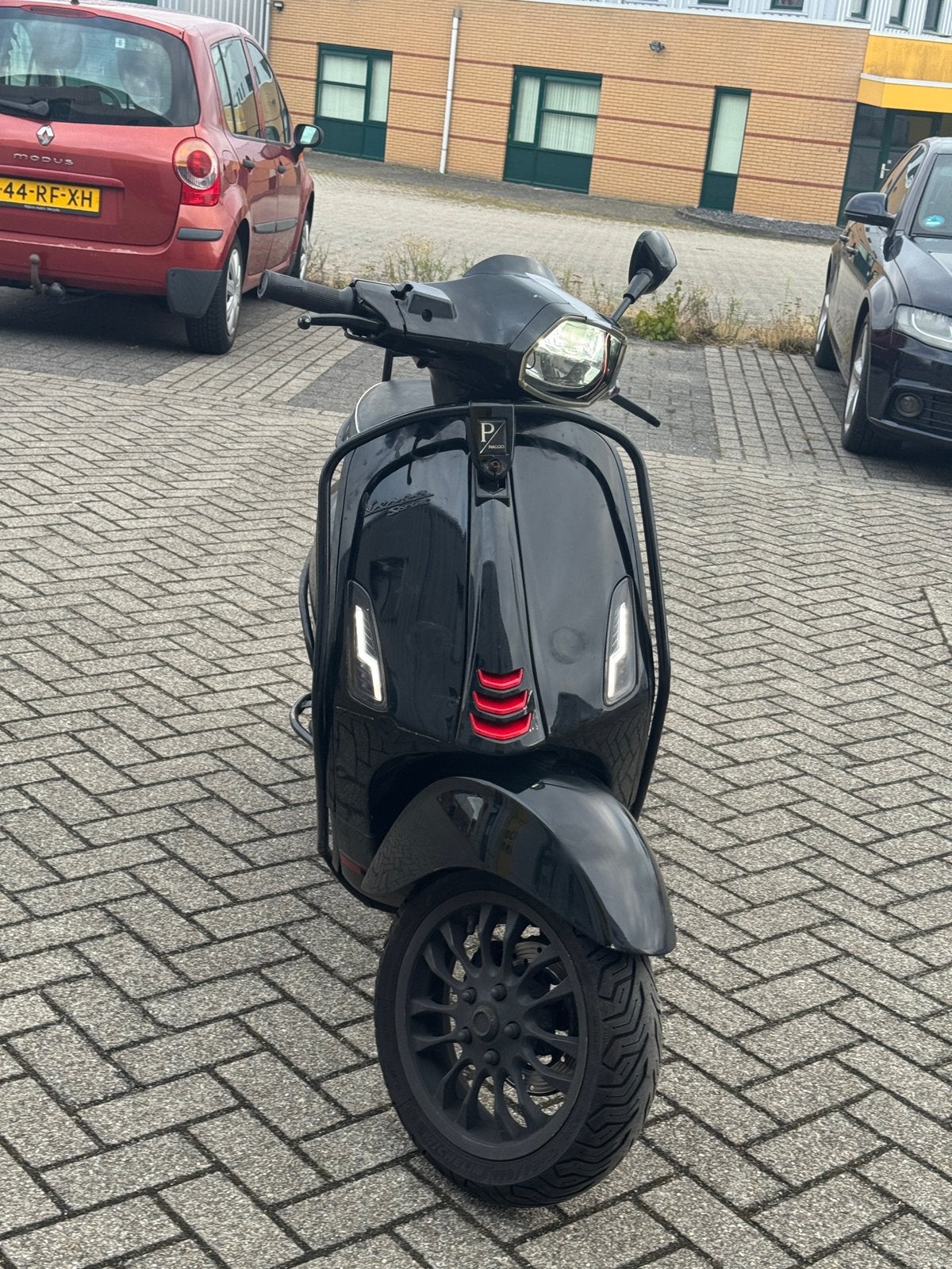 Vespa Sprint 2019 Full Options Geel Kenteken!, Ophalen, Zo goed als nieuw, Benzine