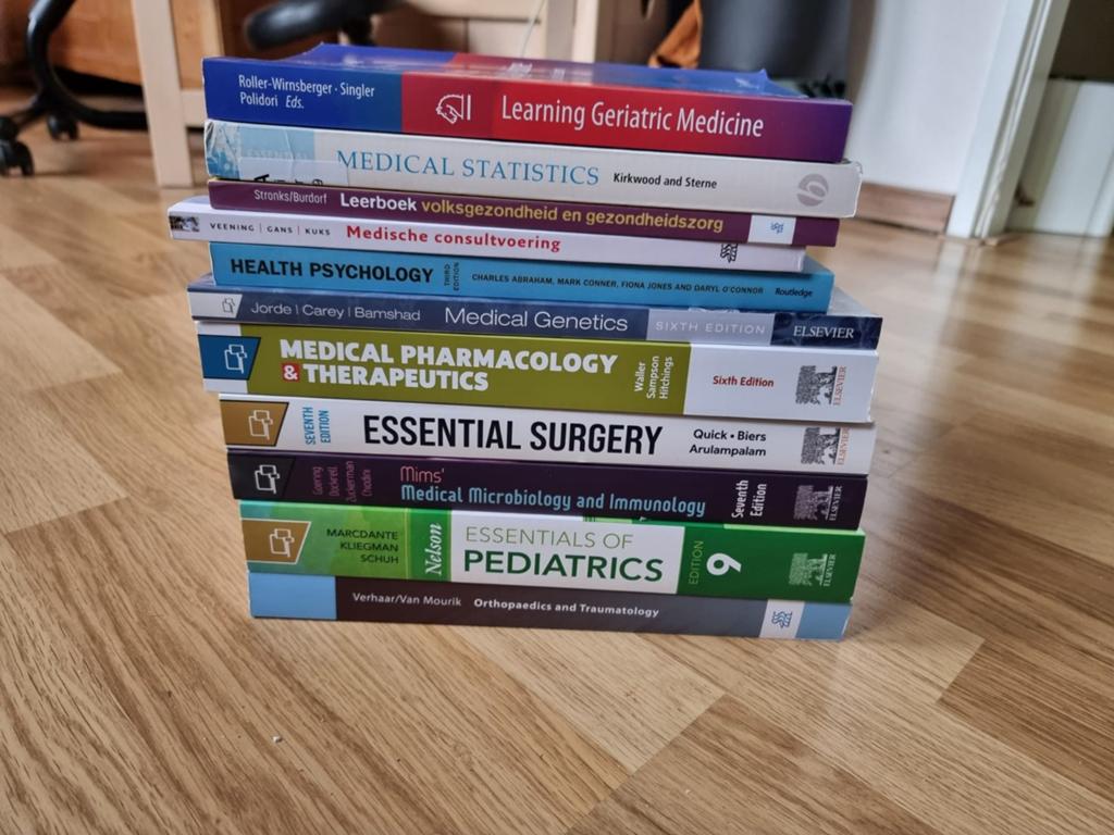 Geneeskunde boeken bachelor jaar 1, Boeken, Ophalen of Verzenden, Zo goed als nieuw, Overige niveaus