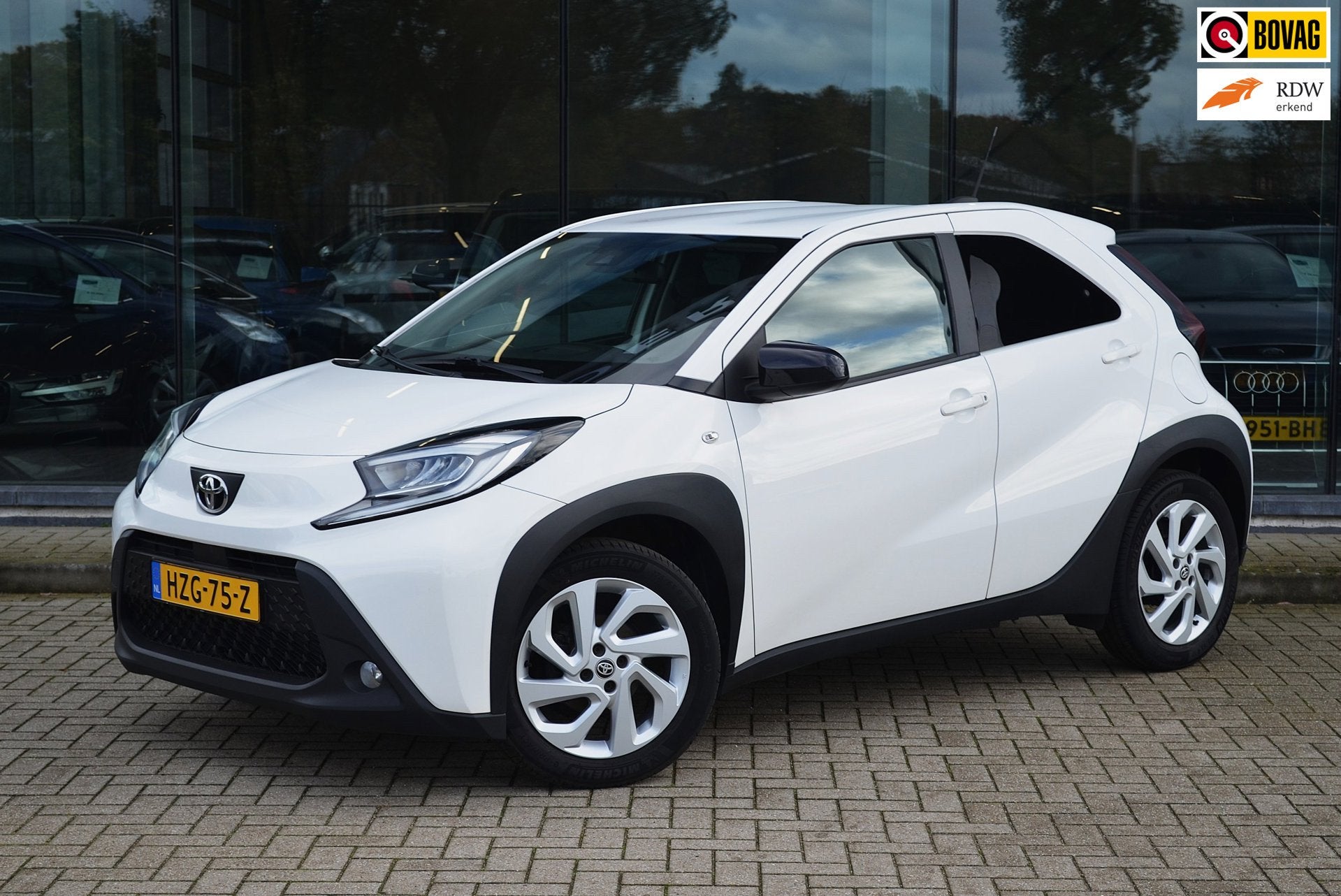 Toyota Aygo X 1.0 VVT-i MT Play | Camera | Cruise controle |, Auto's, Stof, Gebruikt, Zwart, 920 kg