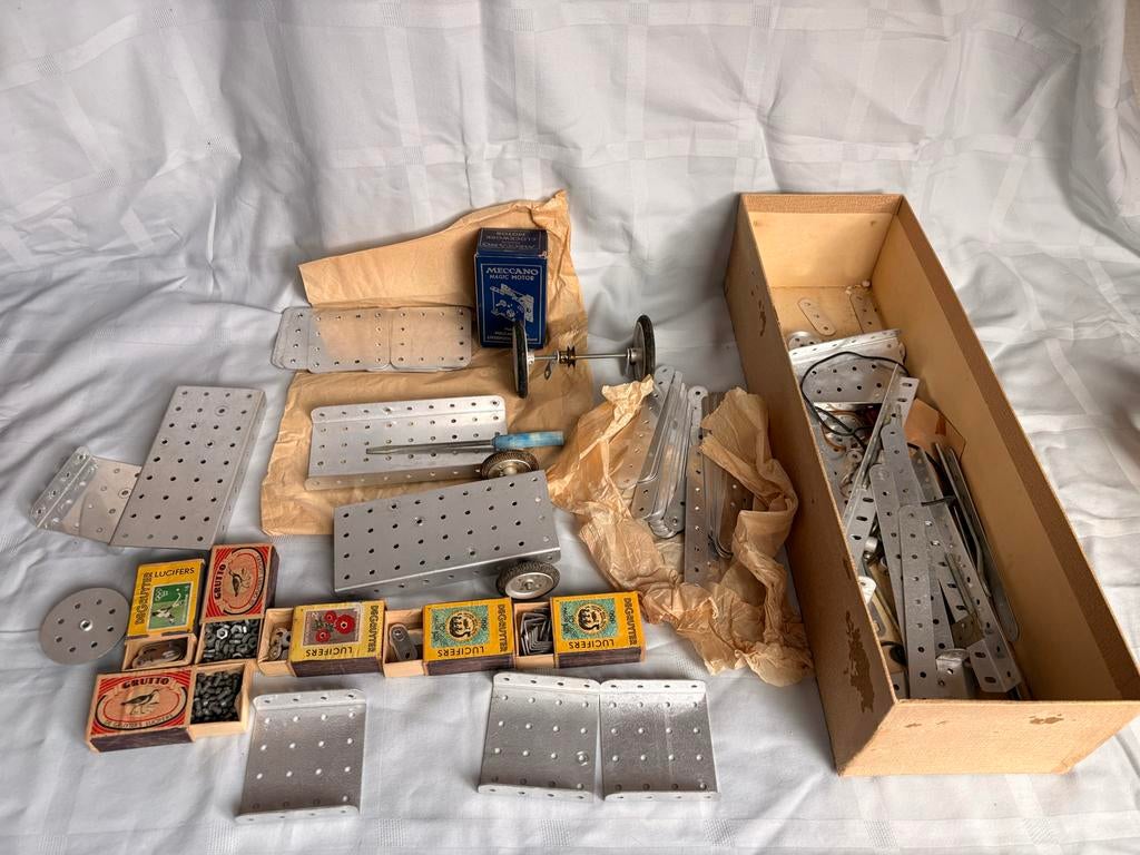 Originele Meccano & femepito onderdelen in doos, Antiek en Kunst, Antiek | Speelgoed, Ophalen of Verzenden