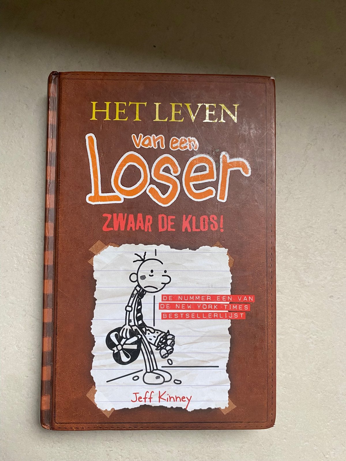 Jeff Kinney - Zwaar de klos, Ophalen of Verzenden, Zo goed als nieuw, Jeff Kinney