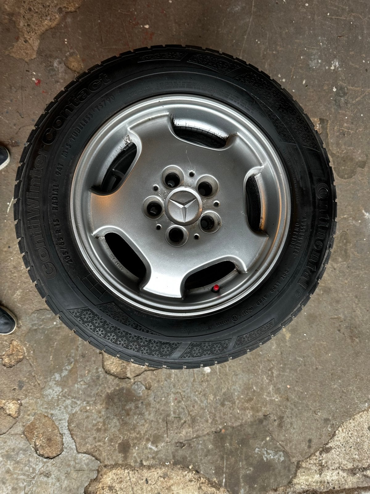 Continental Winterbanden op Mercedes  Velgen 205/65 R15, Auto-onderdelen, Ophalen, Gebruikt, 15 inch, Banden en Velgen