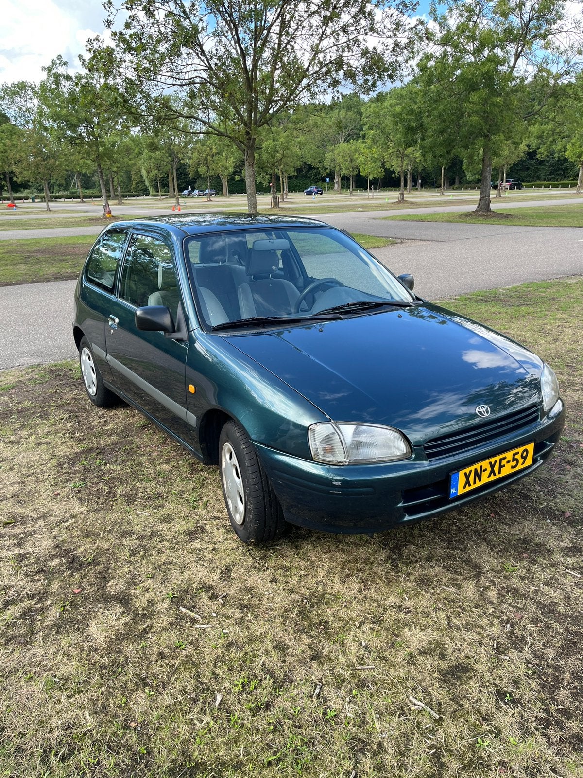 Toyota Starlet 1.3 16V AUT 1999 Groen, Stof, 74 pk, 4 cilinders, 400 kg