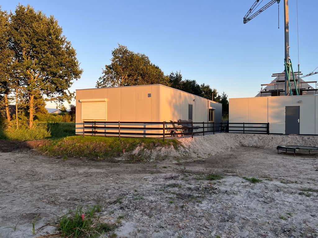 Woonunit 90 m2 en salon / schuur bouwkeet 56 m2, Ophalen, Zo goed als nieuw