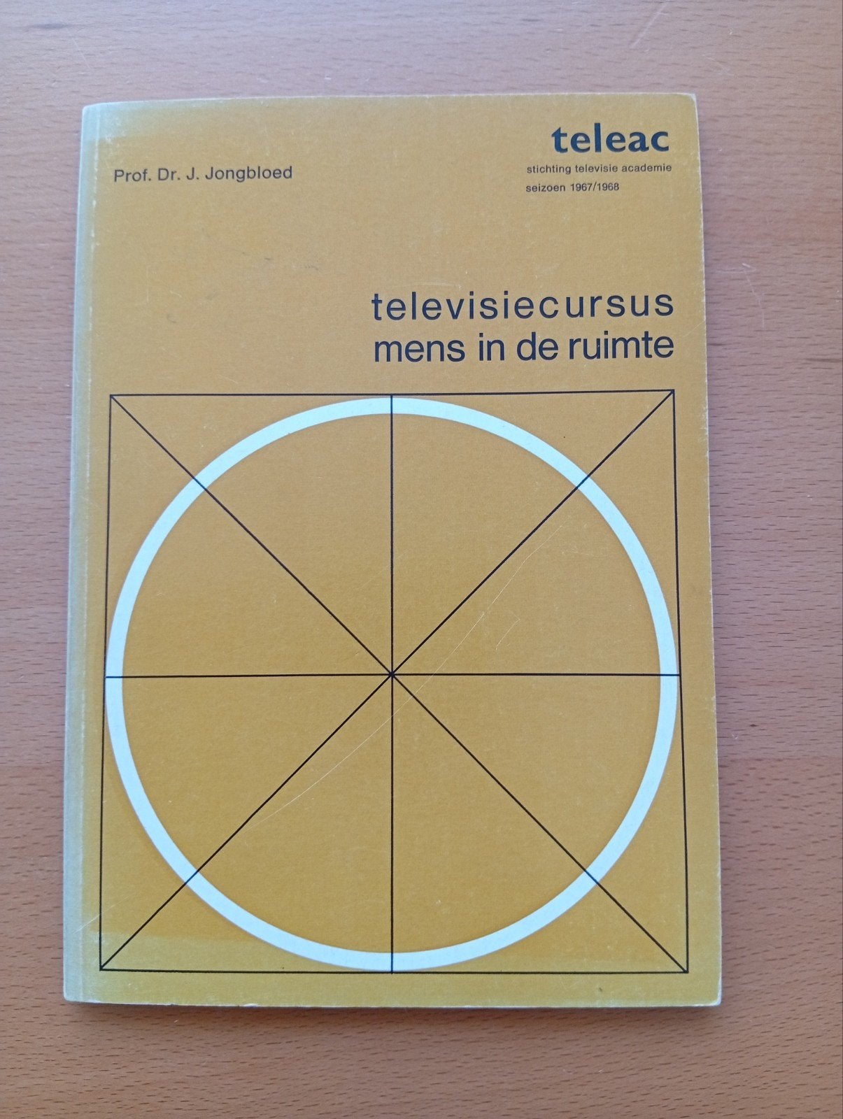 Teleac televisie cursus mens in de ruimte 1968, Boeken, Ophalen of Verzenden, Beta, Gelezen