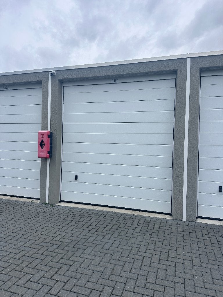 Te huur garagebox/ bedrijfsruimte 29m2 Garagepark Heinenoord