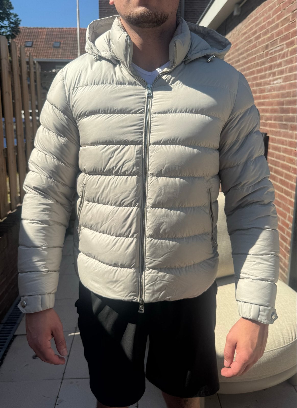 MONCLER Arneb gewatteerd jack met capuchon, Kleding | Heren, Ophalen of Verzenden, Nieuw, Maat 48/50 (M), Beige