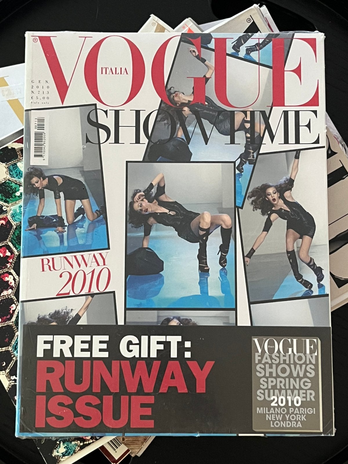 Vogue italia Nieuw 2 pack 2010 in Seal, Verzamelen, Ophalen of Verzenden, 1980 tot heden, Tijdschrift
