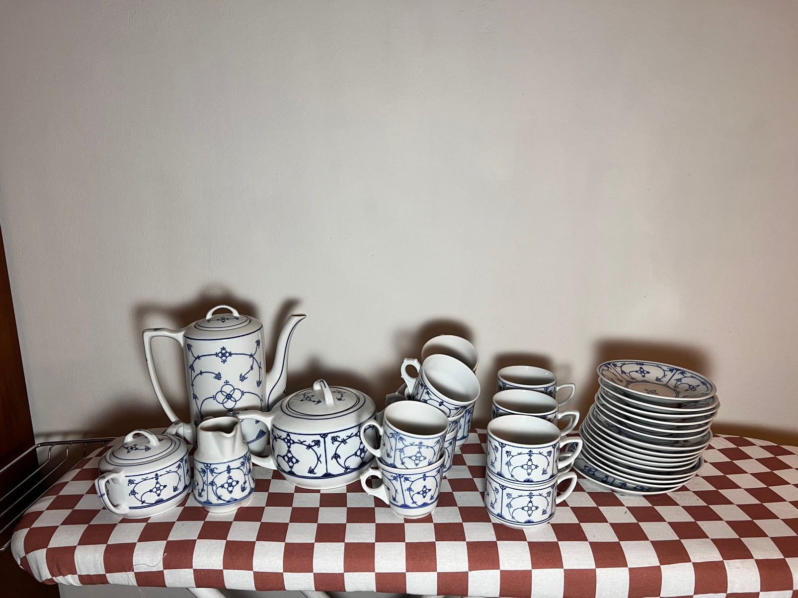 Jäger Eisenberg servies, Antiek en Kunst, Antiek | Servies compleet, Ophalen of Verzenden