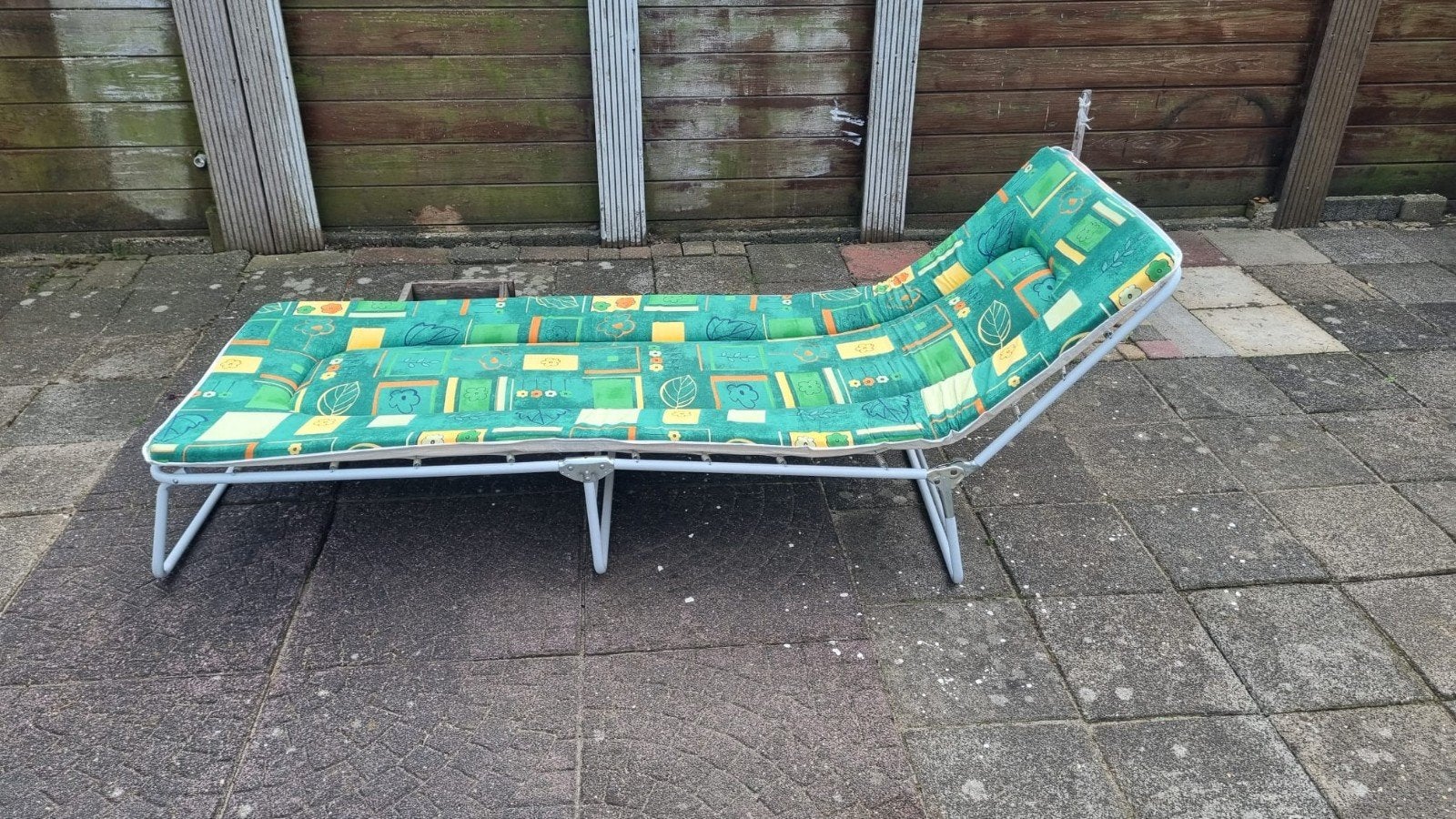 Opvouwbaar ligbed/strandstoel - groen met patroon, Ophalen of Verzenden, Gebruikt, Campingstoel
