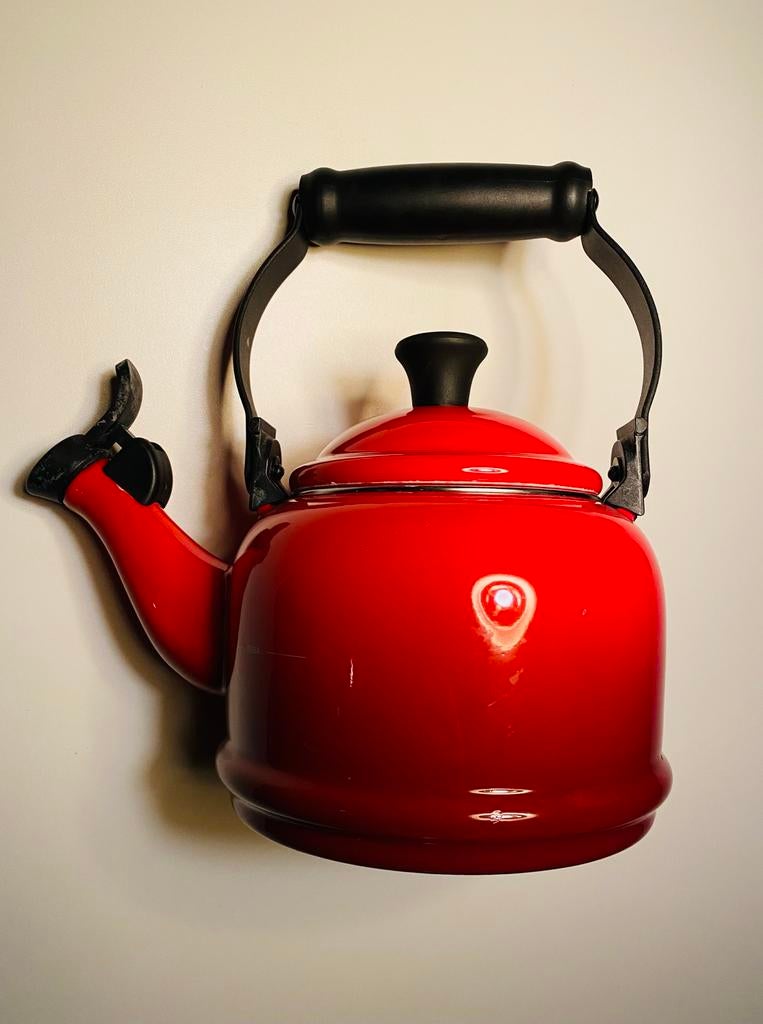 Le Creuset rode fluitketel 1,1 liter, Huis en Inrichting, Overige materialen, Gebruikt, Frankrijk, Overige typen