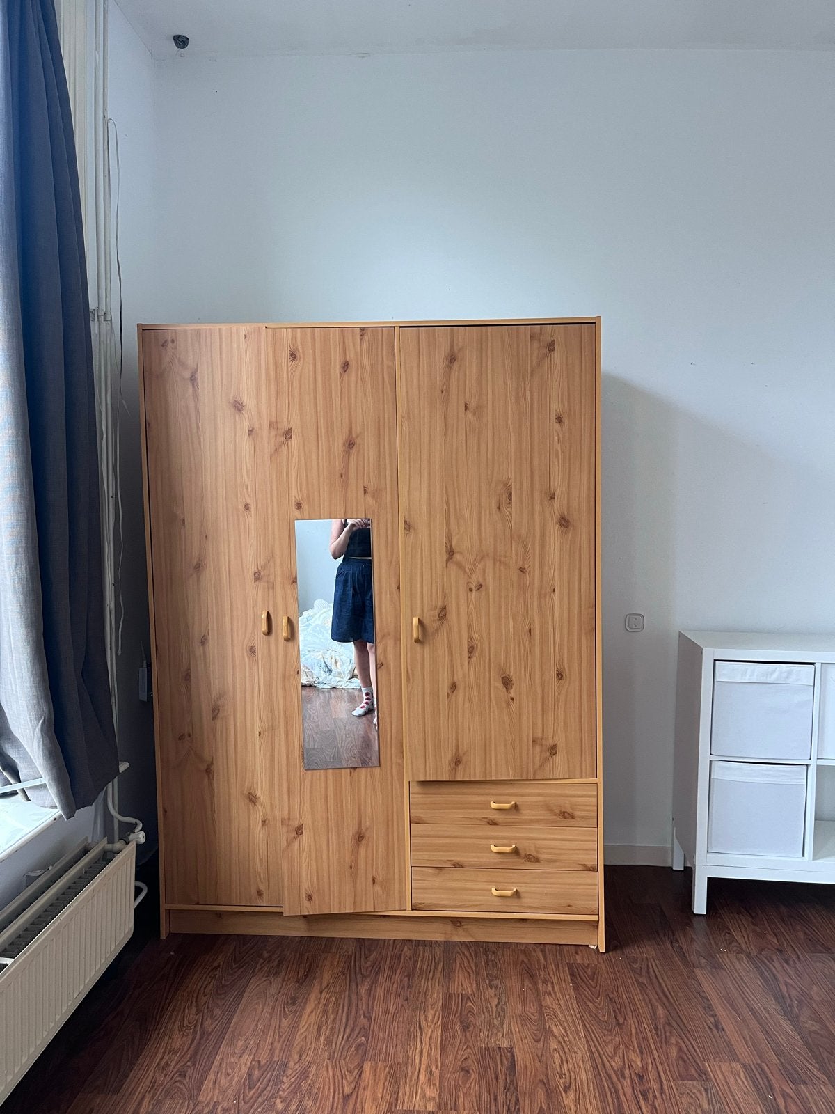 Houten kledingkast met spiegel en lades, Huis en Inrichting, Kasten | Kledingkasten, Ophalen, Gebruikt, 100 tot 150 cm, Met lade(s)