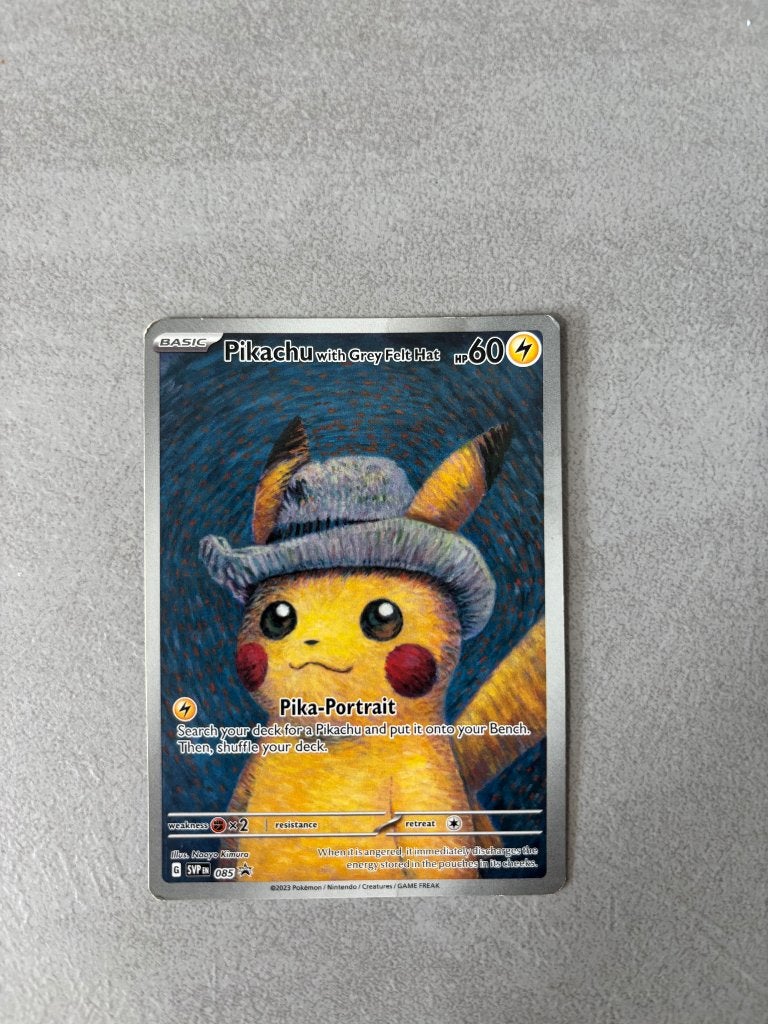 Pikachu with Grey Felt Hat (SWSH279) - Licht beschadigd, Ophalen, Gebruikt, Losse kaart