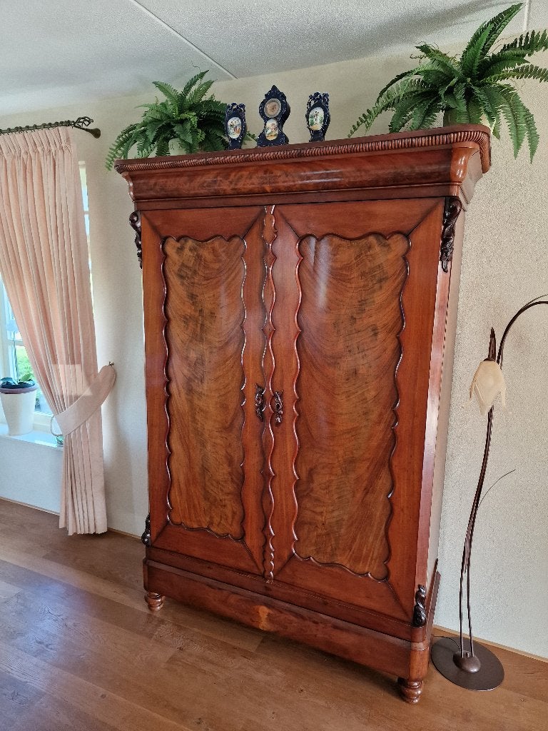 Antieke mahoniehouten biedermeier kast, Ophalen