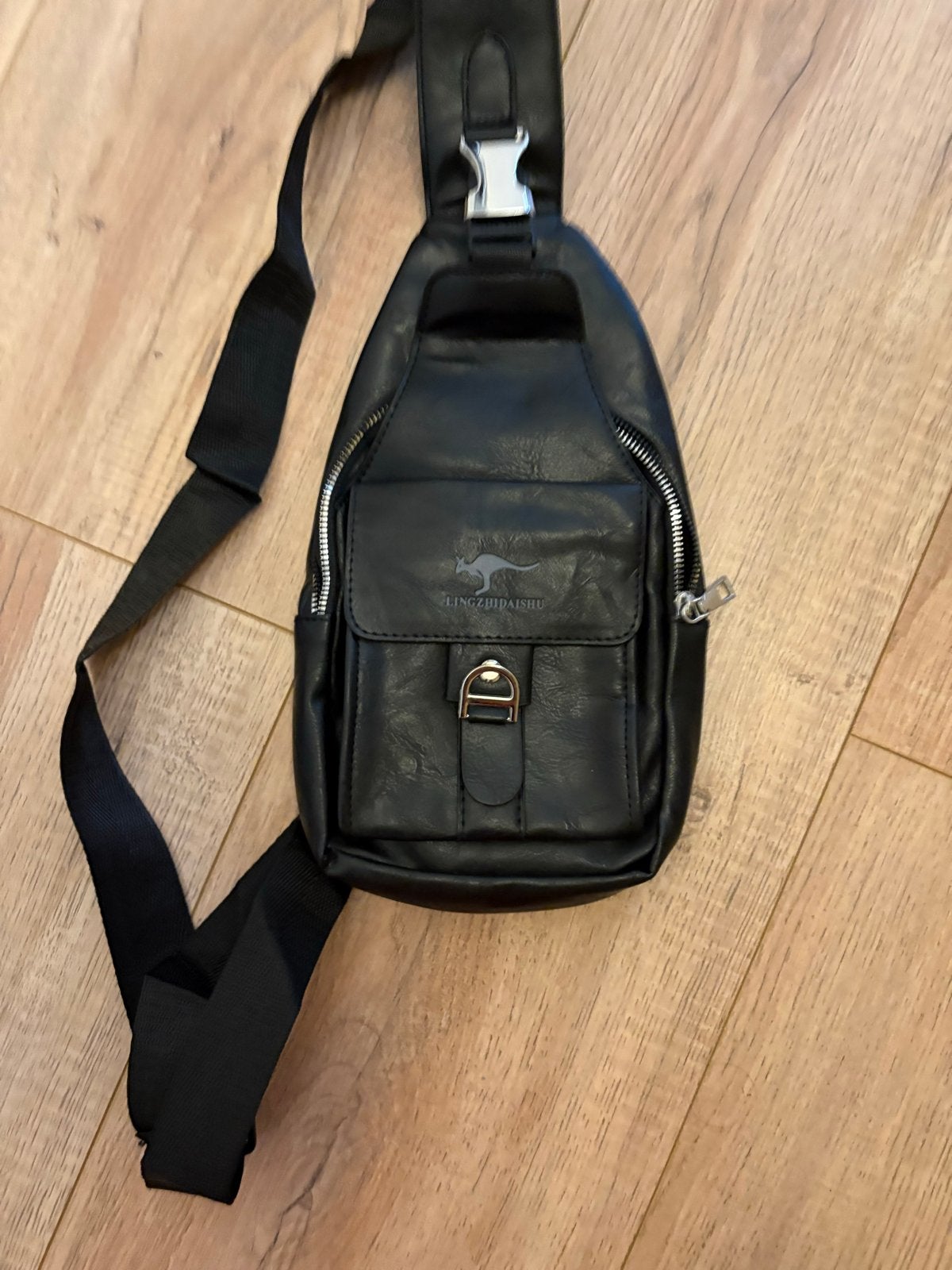 Zwarte schoudertas / sling bag - Nieuw, Overige merken, Nieuw, Ophalen of Verzenden, Minder dan 25 cm