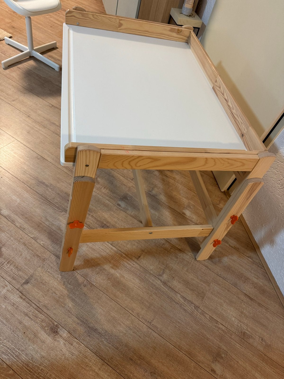 Kinderbureau IKEA FLISAT, in hoogte verstelbaar, Kinderen en Baby's, Kinderkamer | Tafels en Stoelen, Ophalen, Zo goed als nieuw