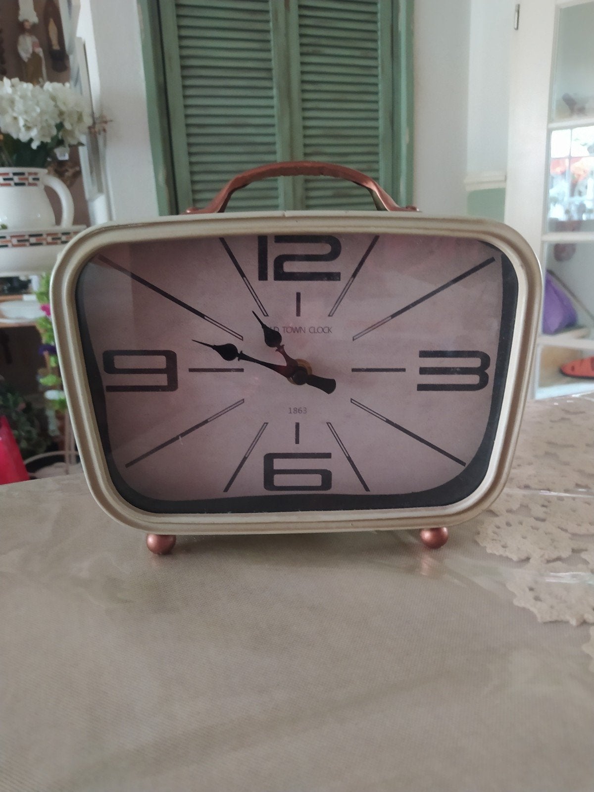 Decoratieve tafelklok in vintage stijl, Antiek en Kunst, Antiek | Klokken, Ophalen of Verzenden