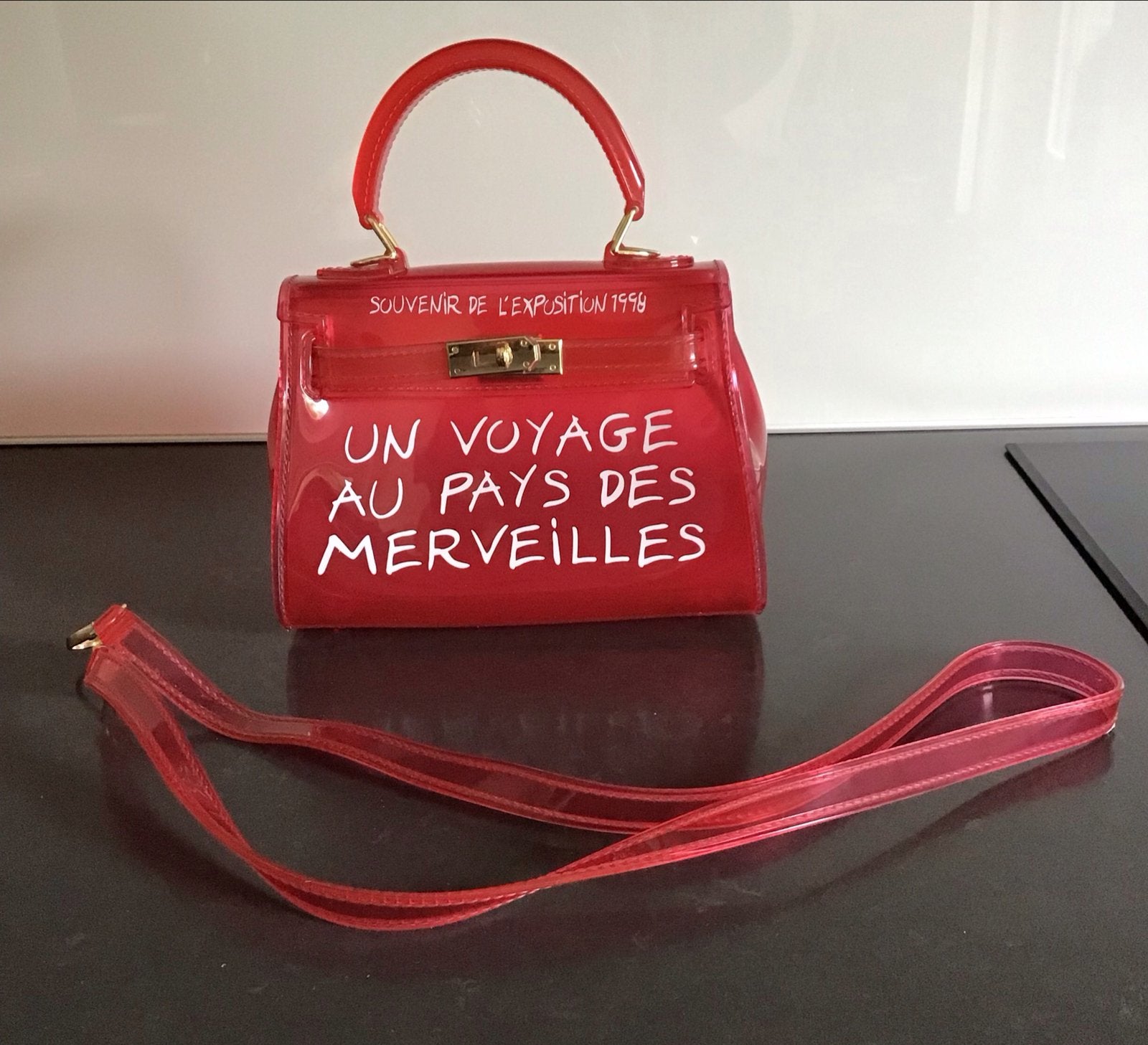 Hermes Kelly look-alike tas - Transparant rood met tekst, Sieraden, Tassen en Uiterlijk, Tassen | Damestassen, Ophalen of Verzenden
