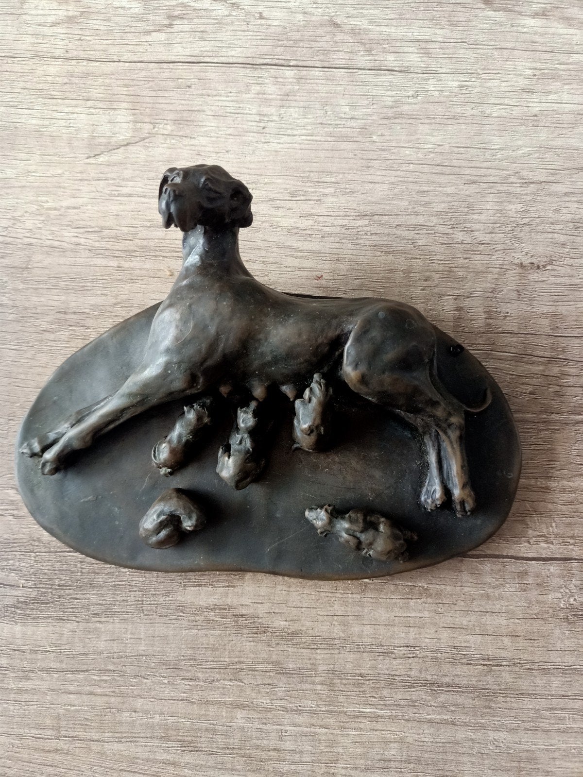 Duitse Dog met pups  beeldje van Ronnie Jones, Minder dan 20 cm, Kunststof, Ophalen of Verzenden, Zoogdier