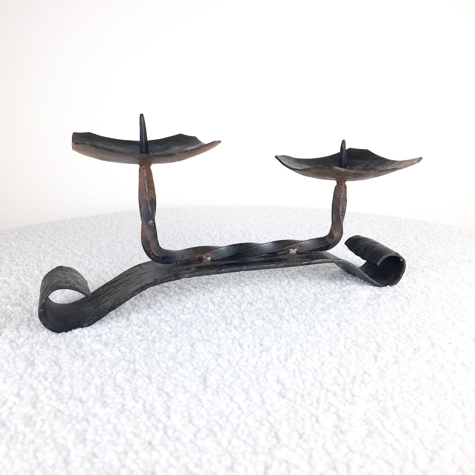 Vintage handgesmede smeedijzer brutalist kandelaar, Antiek en Kunst, Ophalen of Verzenden