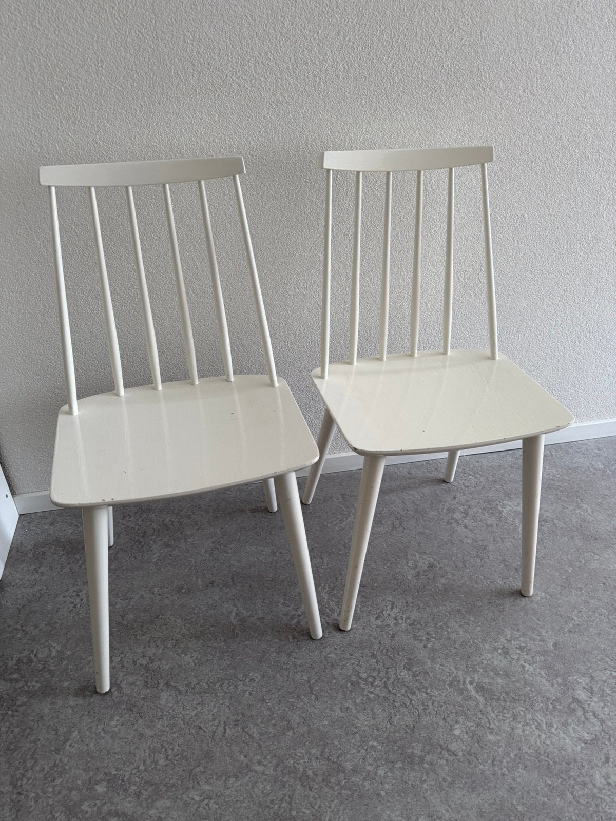 2 Witte houten stoelen, Huis en Inrichting, Ophalen, Zo goed als nieuw, Wit, Twee