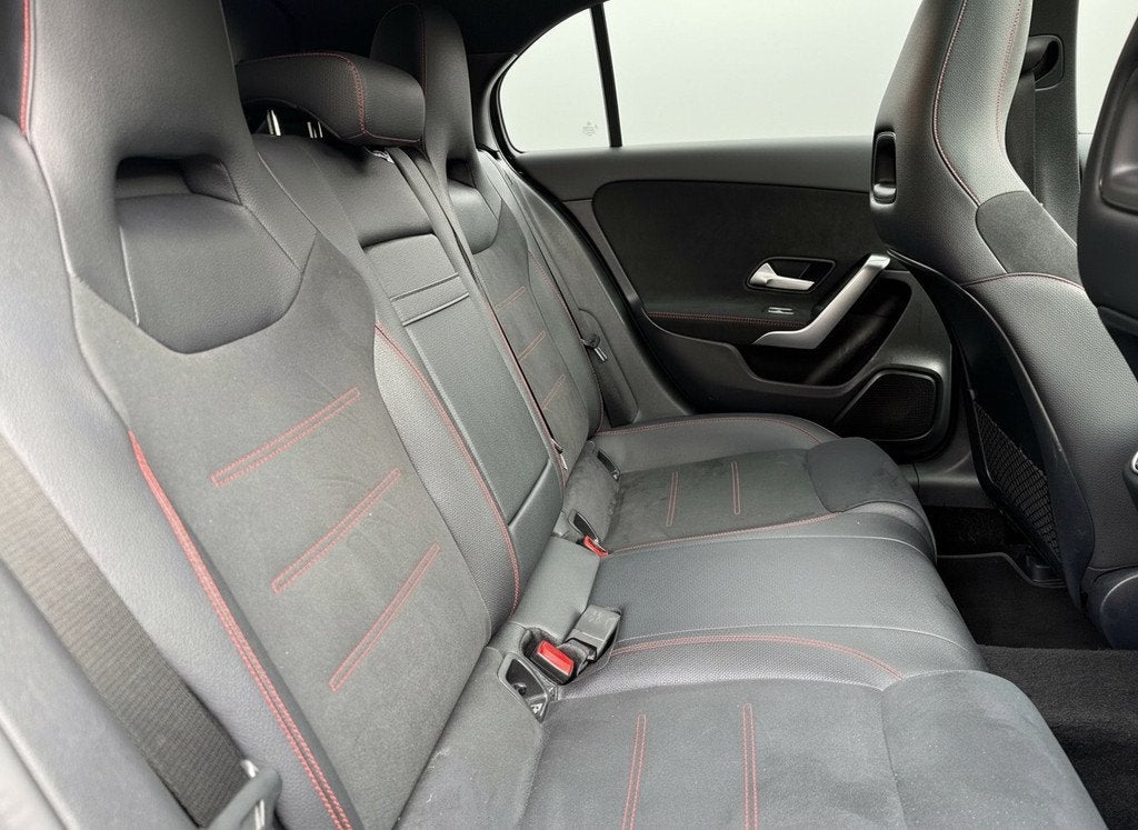 Mercedes-Benz A-Klasse 180 B.S. AMG edition Aut. Pano | Came, Auto's, Mercedes-Benz, 136 pk, Gebruikt, 4 cilinders, Zwart