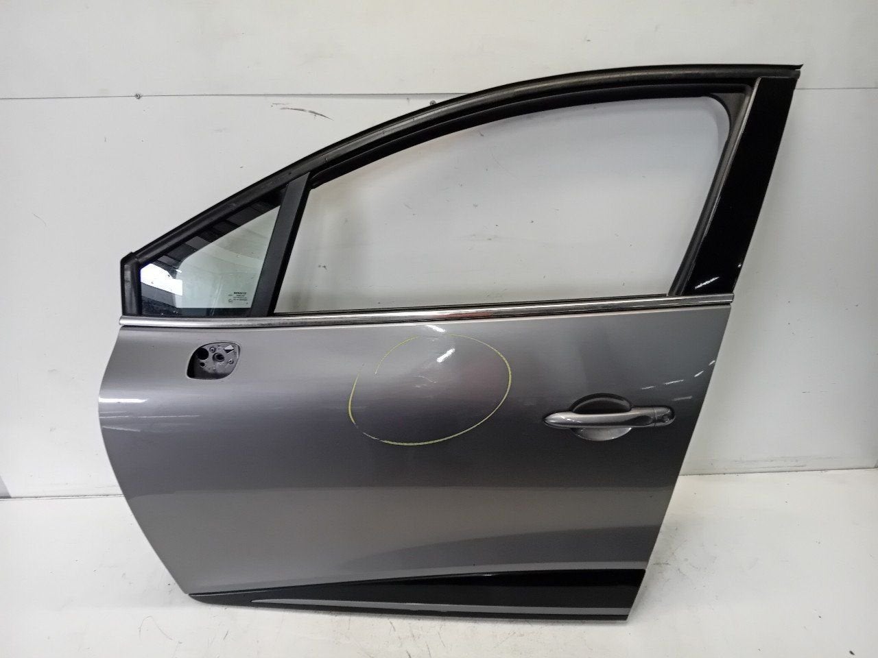 Portier links voor Renault Clio, Onderdelen@venauto.nl, Van der Ven Autorecycling B.V., Gebruikt, Ettenseweg 76, 4706 PB Roosendaal, The Netherlands