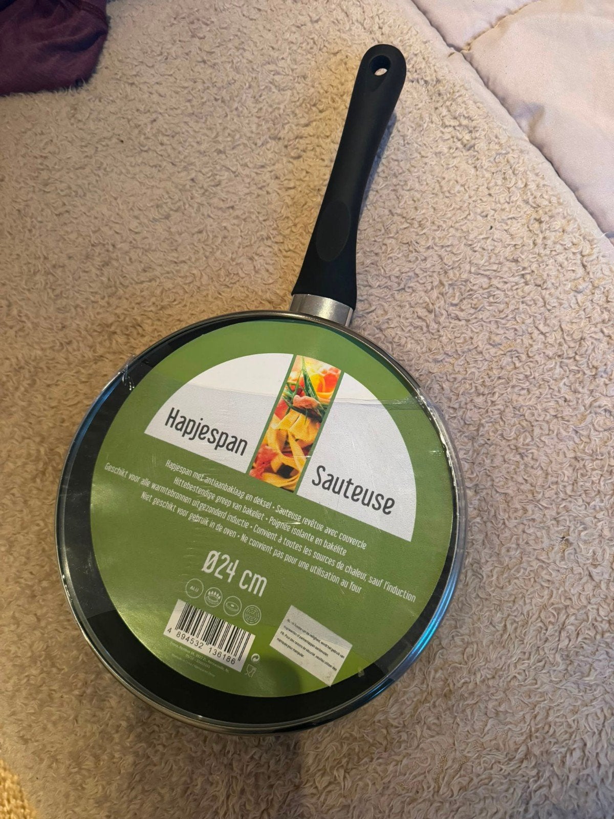 Hapjespan/Sauteuse Ø24 cm - Nieuw in verpakking, Huis en Inrichting, Antiaanbaklaag, Ophalen, Nieuw, Sauteerpan