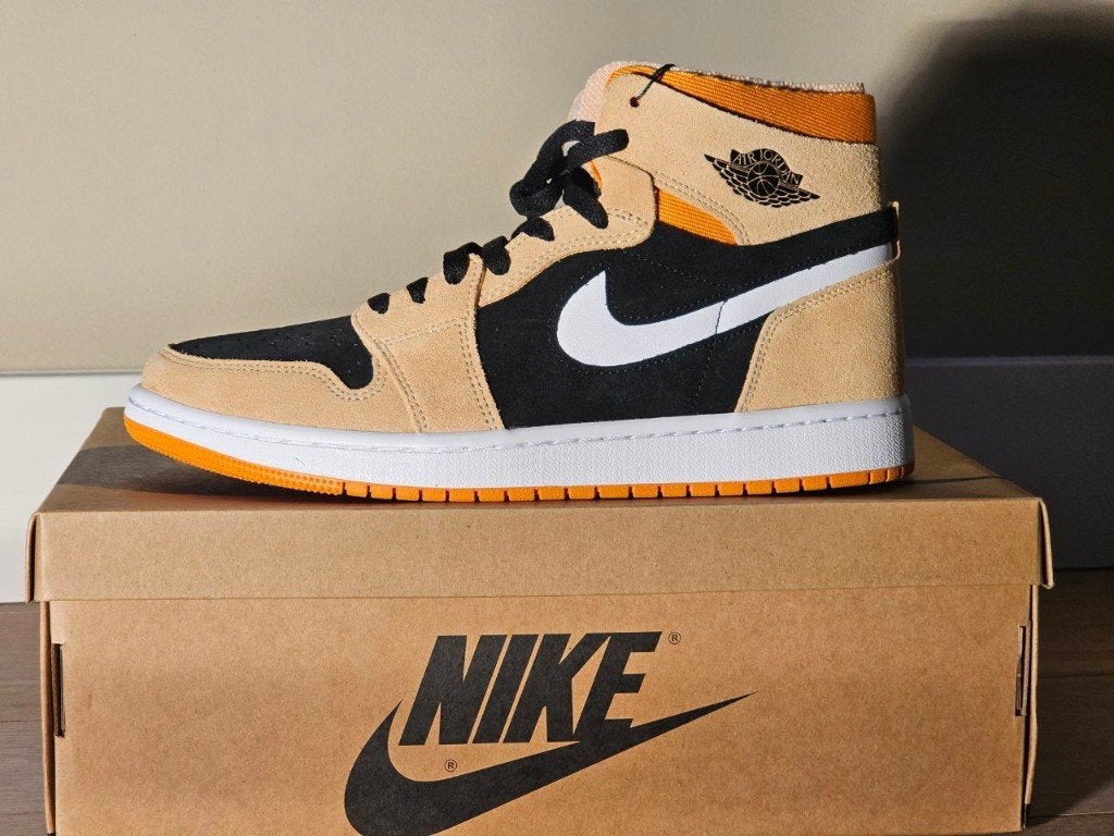 Jordan 1 High Zoom Air CMFT Pumpkin Spice (US 10 - EU 44), Ophalen, Overige kleuren, Nieuw, Sneakers of Gympen