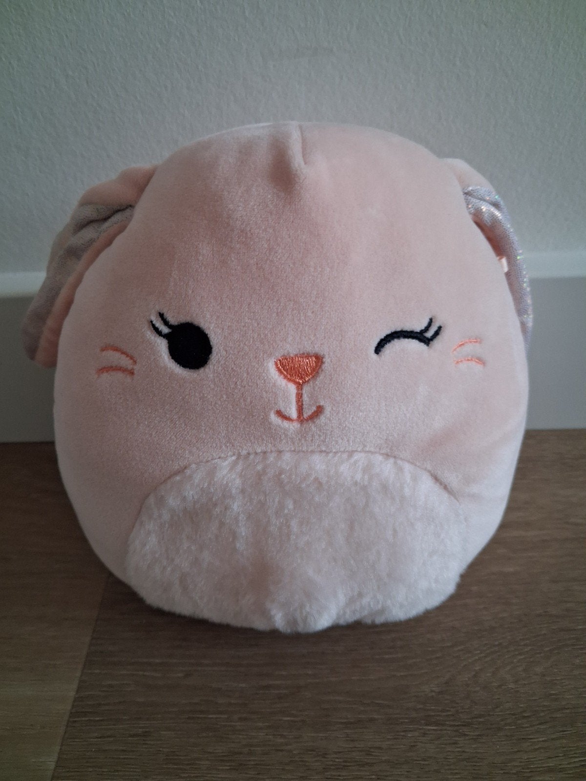 Knuffel squishmallow Satine konijn roze glitter oren L913, Kinderen en Baby's, Ophalen of Verzenden, Zo goed als nieuw, Overige typen