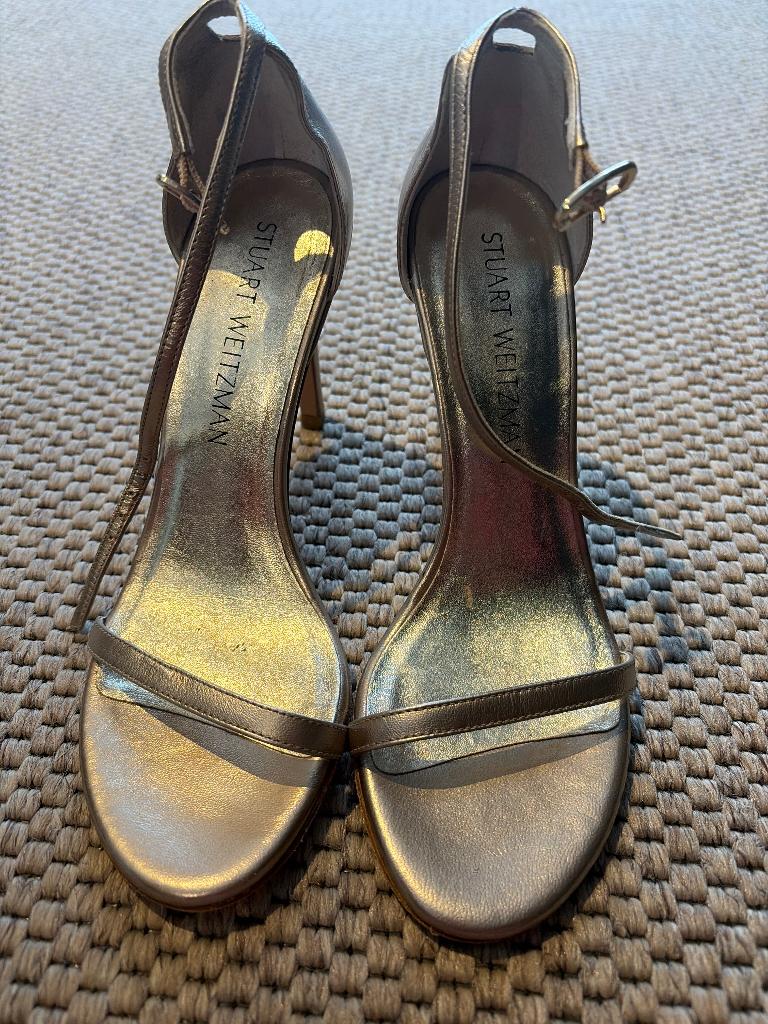 Stuart Weitzman hakken, Kleding | Dames, Schoenen, Pumps, Overige kleuren, Stuart Weitzman, Ophalen of Verzenden