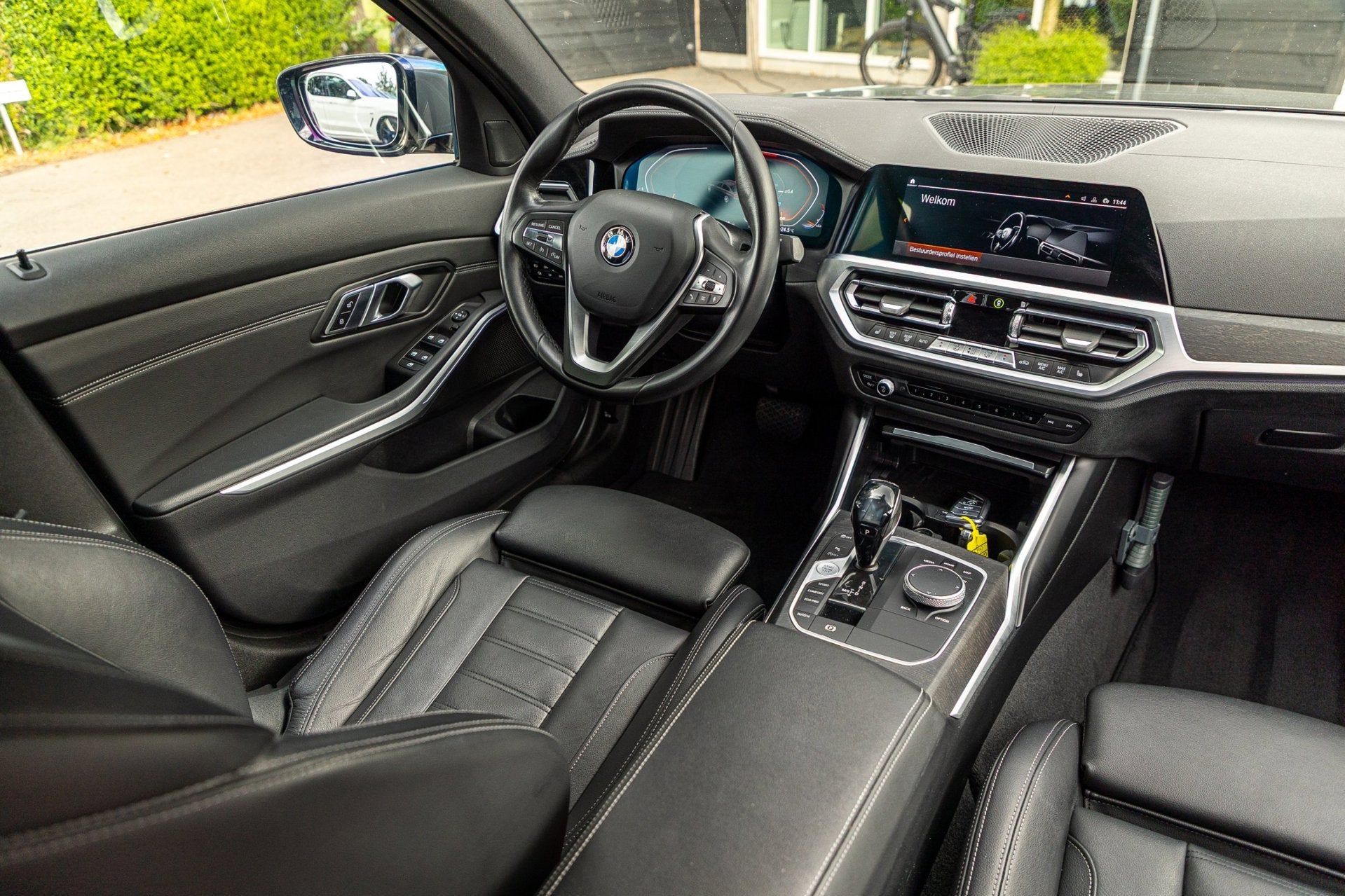 BMW 3-serie 318d 190 PK High Executive Edition Dravitgrau me, Auto's, BMW, Dealer onderhouden, Achterwielaandrijving, Diesel, Cruise Control