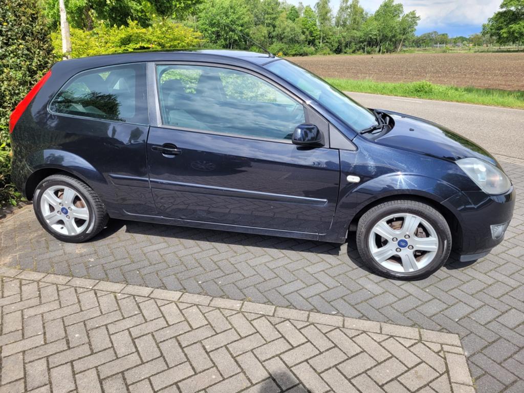 Fiësta 1.3 8V 3DR 2008 Zwart -AIRCO -nwe APK., 1299 cc, 40 €/maand, 4 cilinders, Zwart