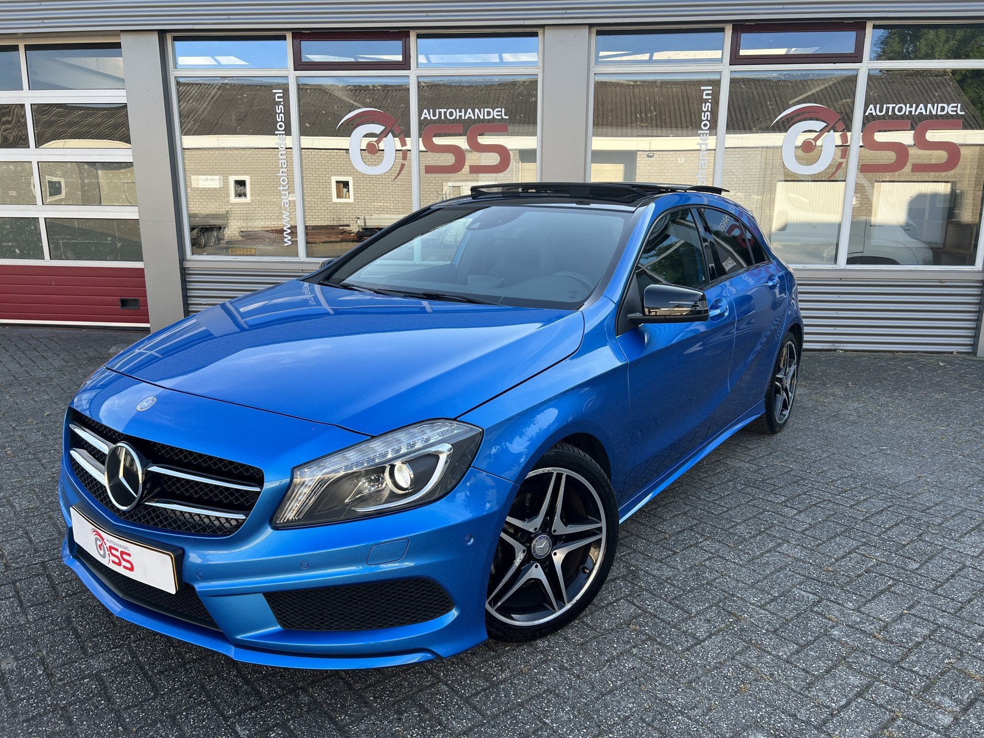 Mercedes-Benz A-Klasse A200 Prestige AMG | PANO | AUTOMAAT |, Auto's, Gebruikt, Blauw, Bedrijf, Automatische klimaatregeling